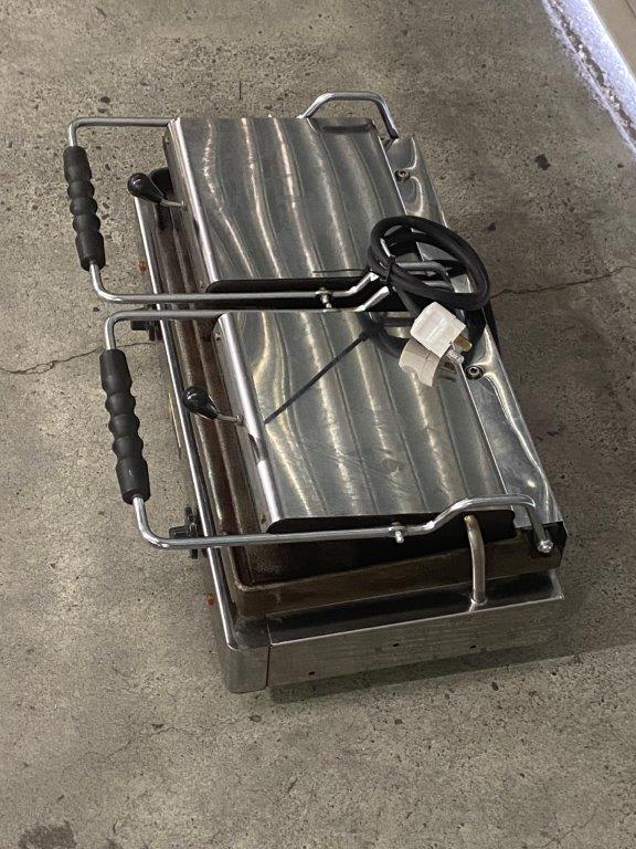 FIAMMA 8.2L Contact Grill (4)