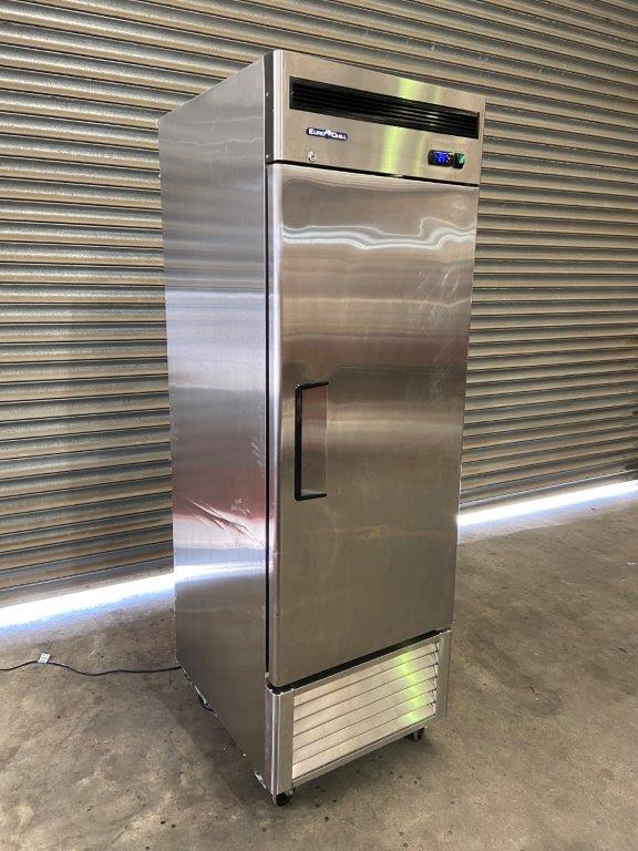 EuroChill ERE8 Single Solid Door Upright (3)