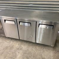 Eurochill ERE14 3 Door Under Counter Chi (2)