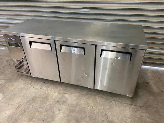 Eurochill ERE14 3 Door Under Counter Chi (2)