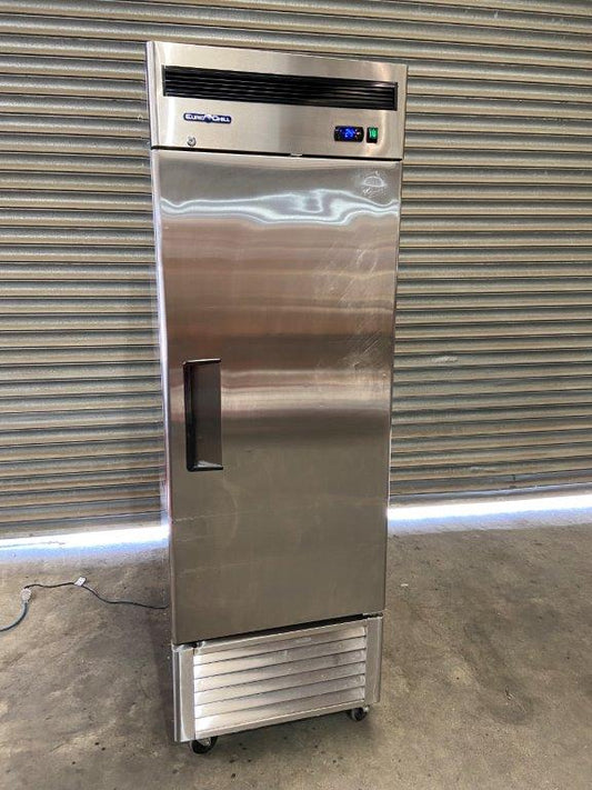 EuroChill ERE8 Single Solid Door Upright (2)