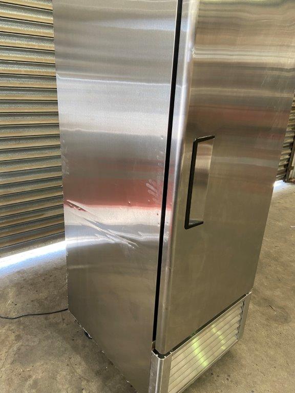 EuroChill ERE8 Single Solid Door Upright (4)