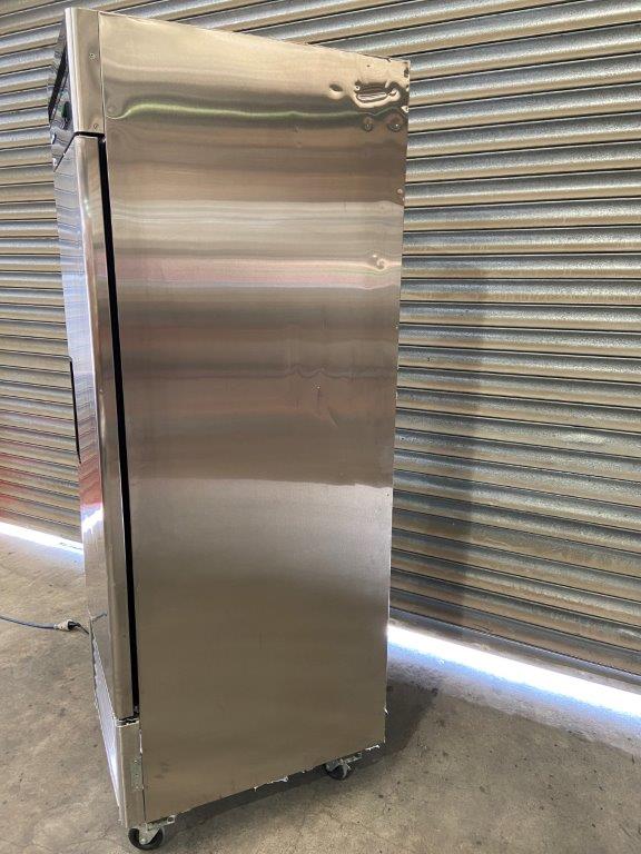 EuroChill ERE8 Single Solid Door Upright (6)